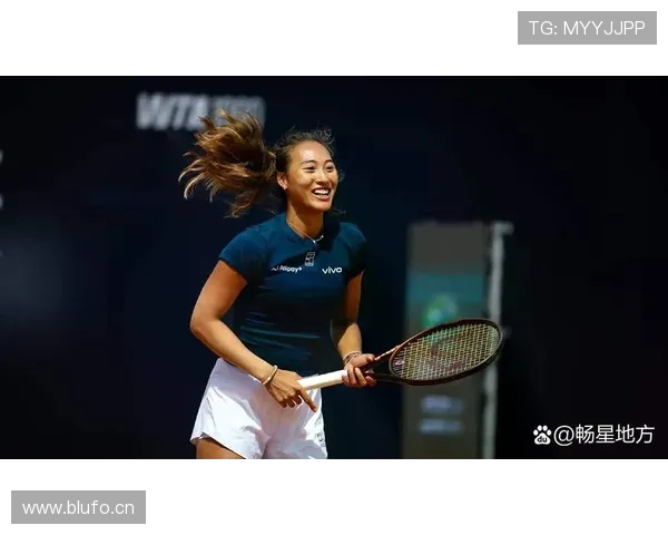 刷到郑钦文机场照——运动裤配奢侈大包，两个世界同框有点刺眼