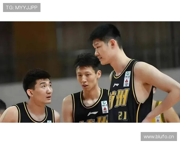 孙铭徽训练完直接拎着爱马仕去接娃？