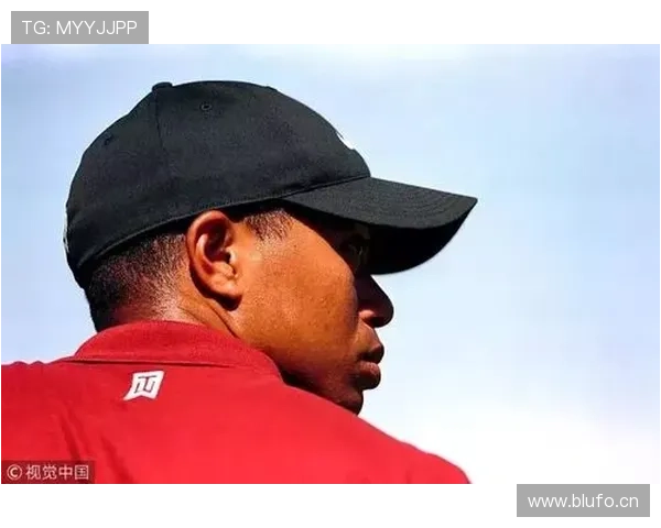 泰格伍兹穿得比我还随意，真以为他是来打高尔夫还是来逛街的？