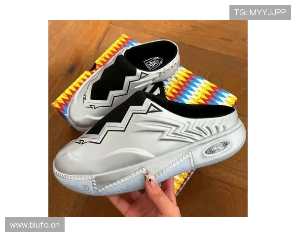 欧文穿着拖鞋出门，旁边豪车队伍直接成了背景板笑话