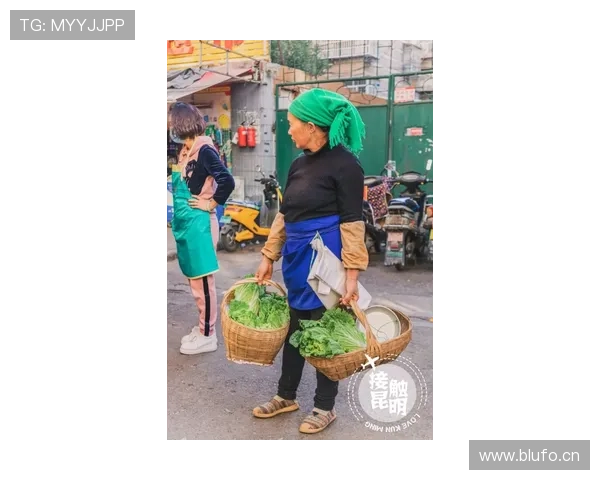 肖若腾在菜市场拎一袋白菜,钱包里露出的那张黑卡把旁人都看懵 肖若腾在菜市场拎一袋白菜,钱包里露出的那张黑卡把旁人都看懵